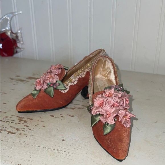 Katherine's Collection Wayne Kleski 4.25" Lady's PINK VICTORIAN SHOE decoration - Picture 1 of 6